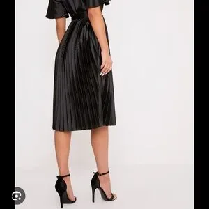 PrettyLittleThing | Dresses | Nwot Prettylittlething Plt Mairee Black Satin  Pleated Midi Dress | Poshmark